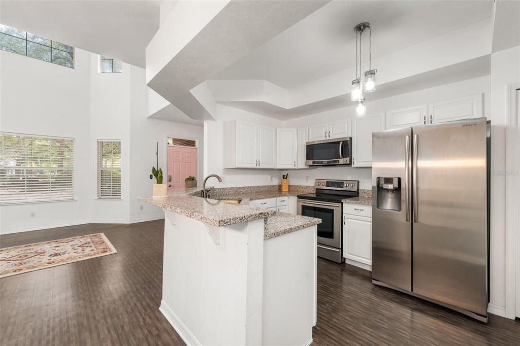 Active With Contract: $269,000 (2 beds, 2 baths, 1588 Square Feet)