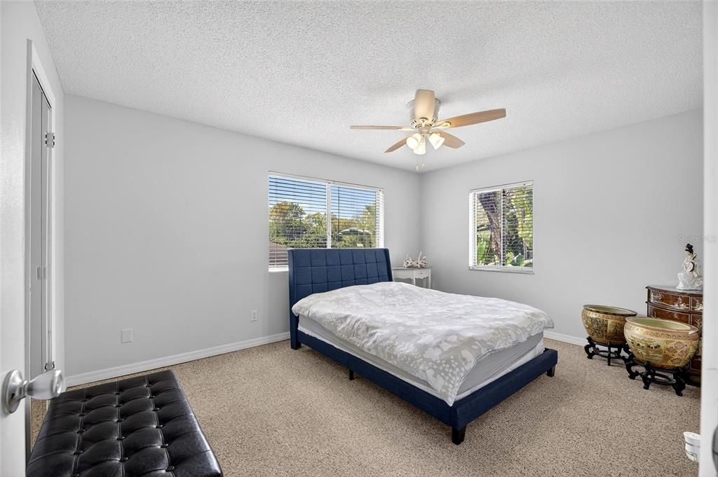 Active With Contract: $133,000 (2 beds, 1 baths, 852 Square Feet)