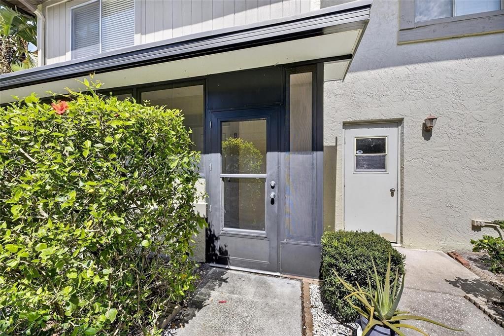 Active With Contract: $133,000 (2 beds, 1 baths, 852 Square Feet)
