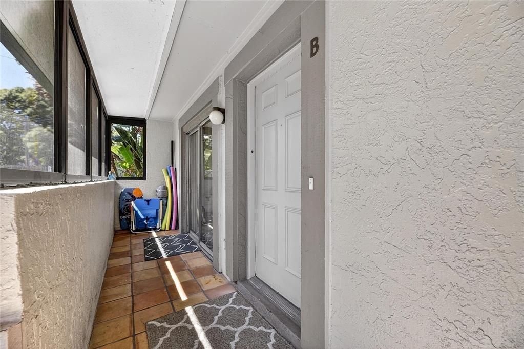 Active With Contract: $133,000 (2 beds, 1 baths, 852 Square Feet)