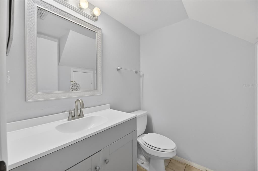 Active With Contract: $133,000 (2 beds, 1 baths, 852 Square Feet)
