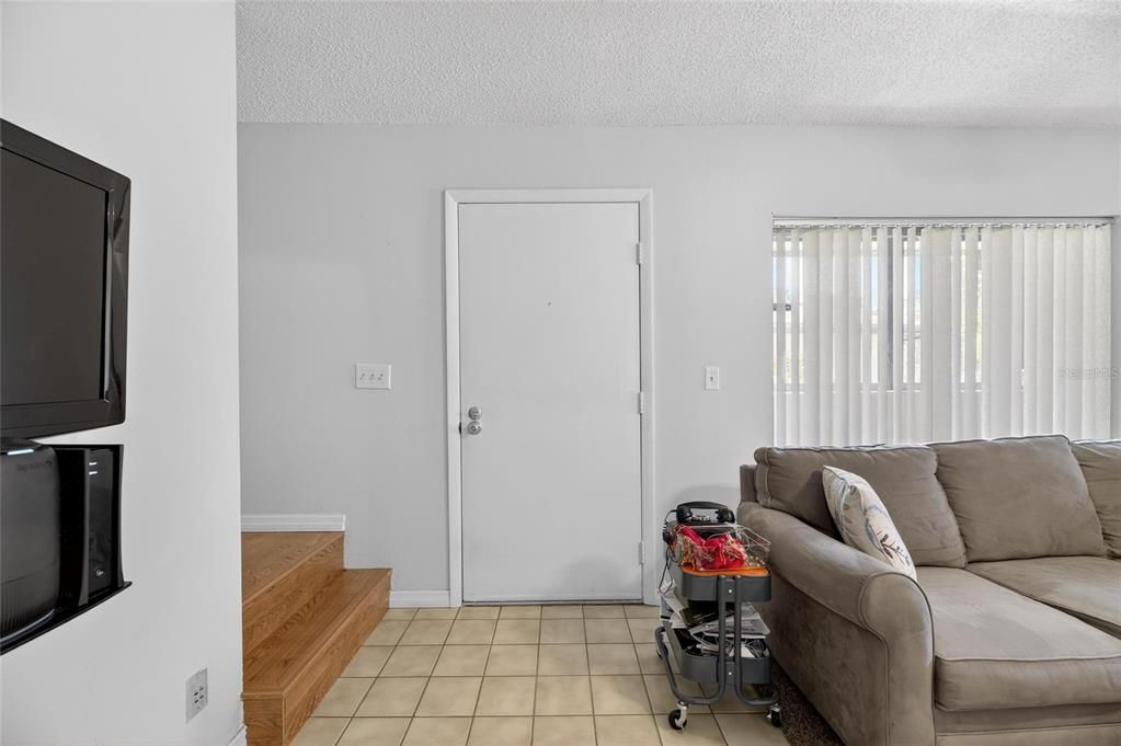 Active With Contract: $133,000 (2 beds, 1 baths, 852 Square Feet)