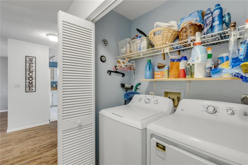 На продажу: $258,000 (2 спален, 2 ванн, 1295 Квадратных фут)