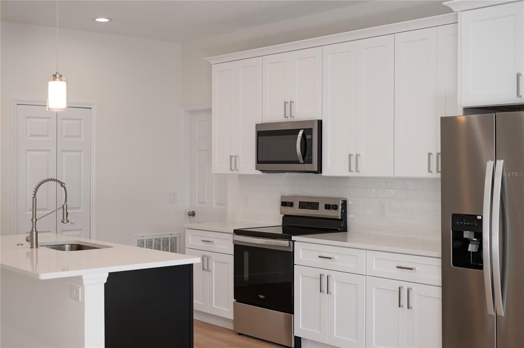For Sale: $354,000 (3 beds, 2 baths, 1483 Square Feet)