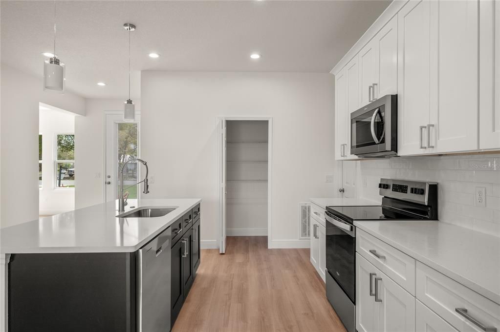 For Sale: $354,000 (3 beds, 2 baths, 1483 Square Feet)