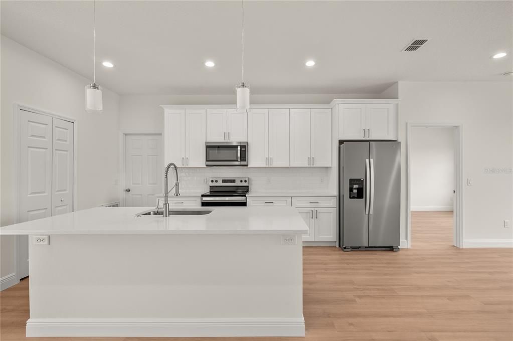 For Sale: $354,000 (3 beds, 2 baths, 1483 Square Feet)