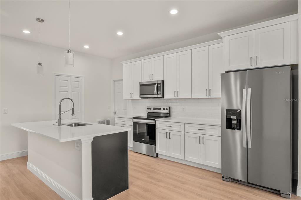 For Sale: $354,000 (3 beds, 2 baths, 1483 Square Feet)