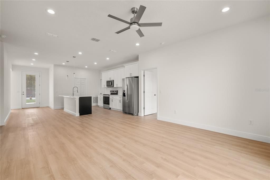 For Sale: $354,000 (3 beds, 2 baths, 1483 Square Feet)