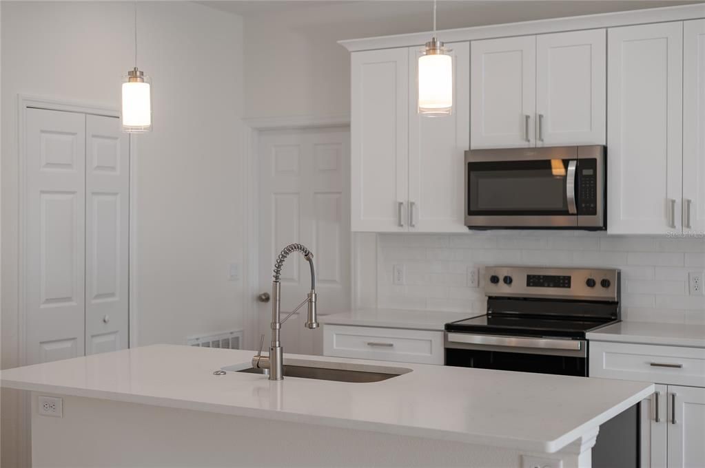 For Sale: $354,000 (3 beds, 2 baths, 1483 Square Feet)