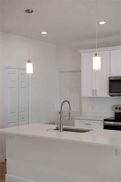 For Sale: $354,000 (3 beds, 2 baths, 1483 Square Feet)