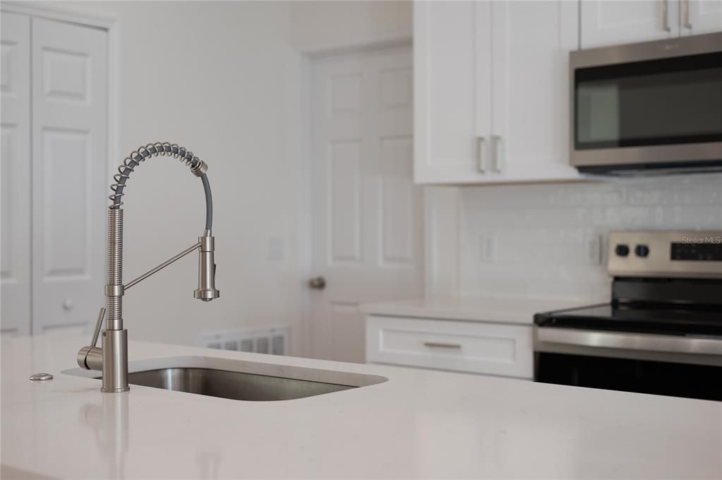 For Sale: $354,000 (3 beds, 2 baths, 1483 Square Feet)