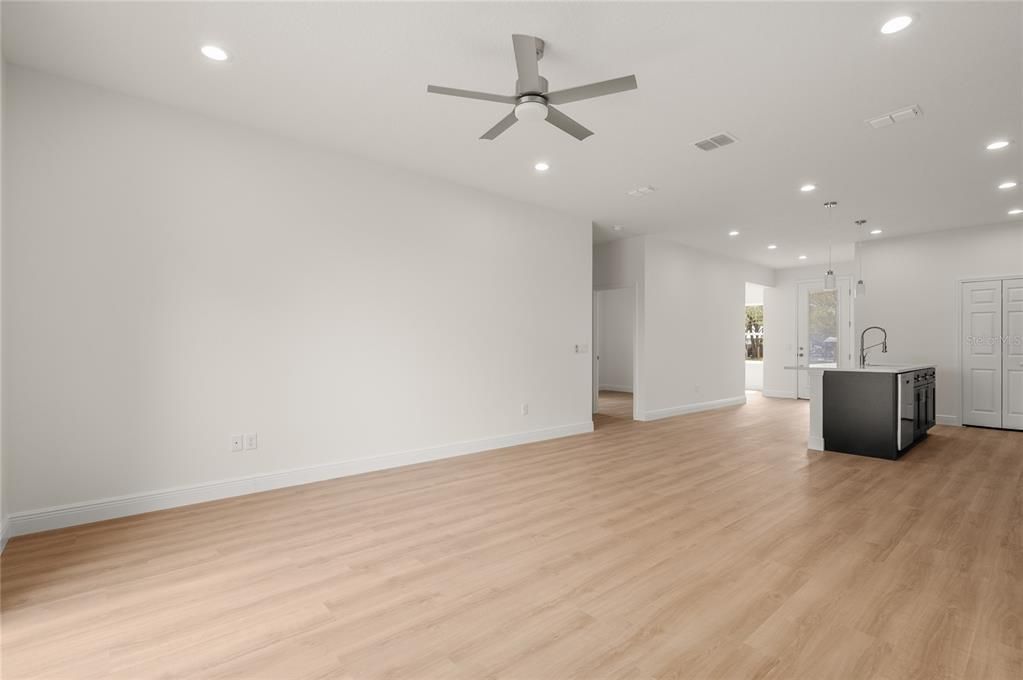 For Sale: $354,000 (3 beds, 2 baths, 1483 Square Feet)
