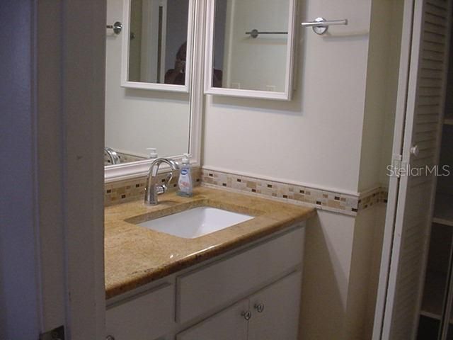 Activo con contrato: $125,000 (2 camas, 2 baños, 1100 Pies cuadrados)