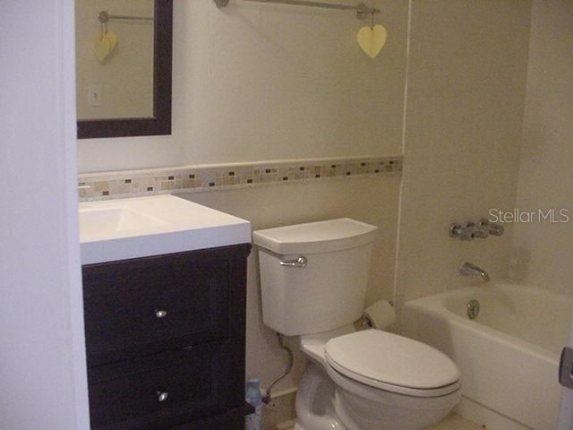 Activo con contrato: $125,000 (2 camas, 2 baños, 1100 Pies cuadrados)