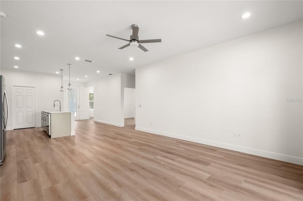 For Sale: $354,000 (3 beds, 2 baths, 1483 Square Feet)
