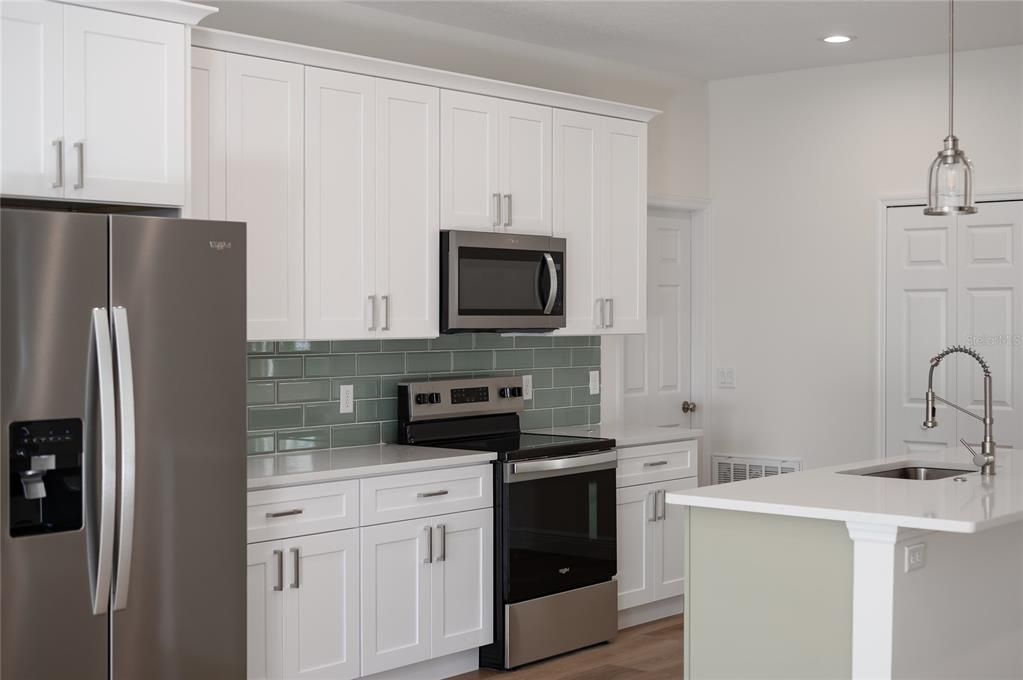 For Sale: $354,000 (3 beds, 2 baths, 1483 Square Feet)