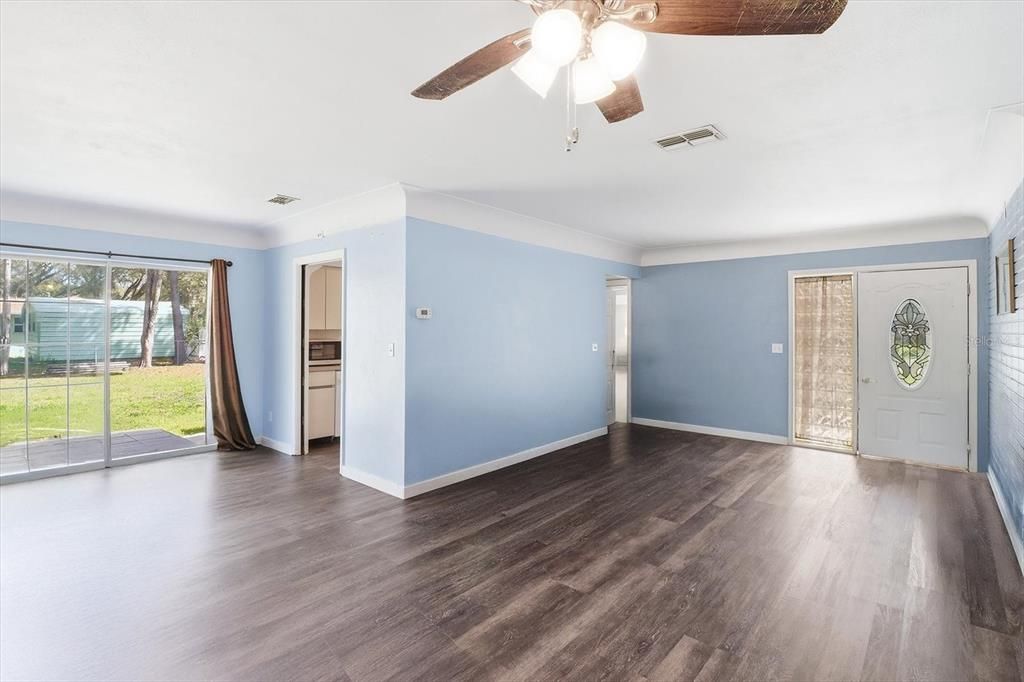 En Venta: $249,900 (3 camas, 2 baños, 1684 Pies cuadrados)