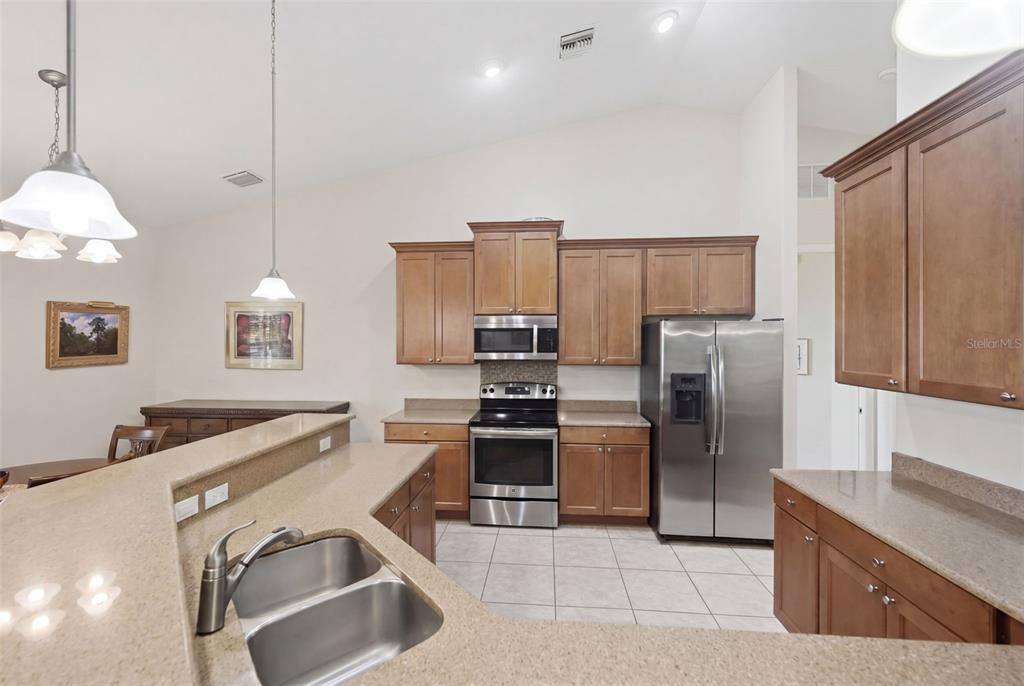 En Venta: $575,000 (3 camas, 2 baños, 2335 Pies cuadrados)