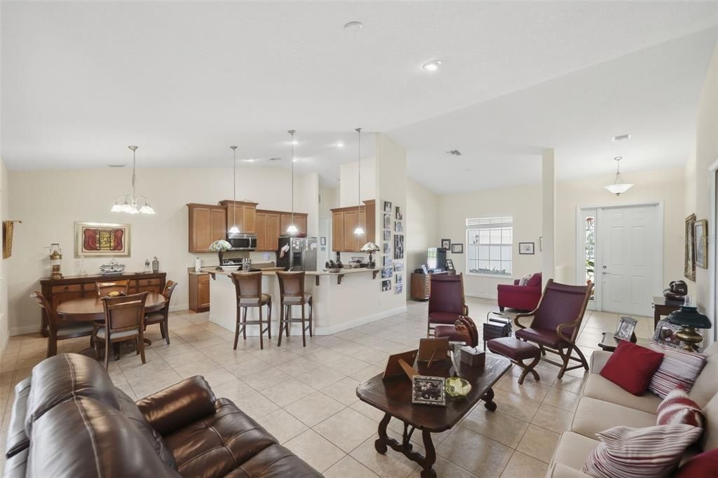 En Venta: $575,000 (3 camas, 2 baños, 2335 Pies cuadrados)