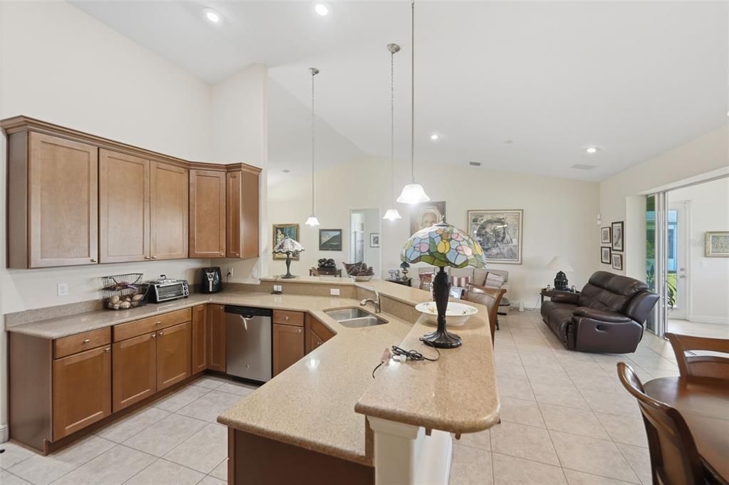 En Venta: $575,000 (3 camas, 2 baños, 2335 Pies cuadrados)