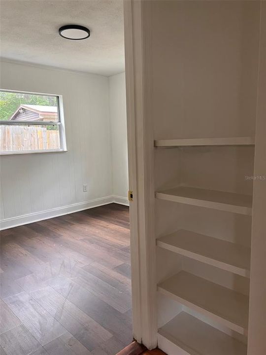 Activo con contrato: $199,000 (3 camas, 1 baños, 1318 Pies cuadrados)