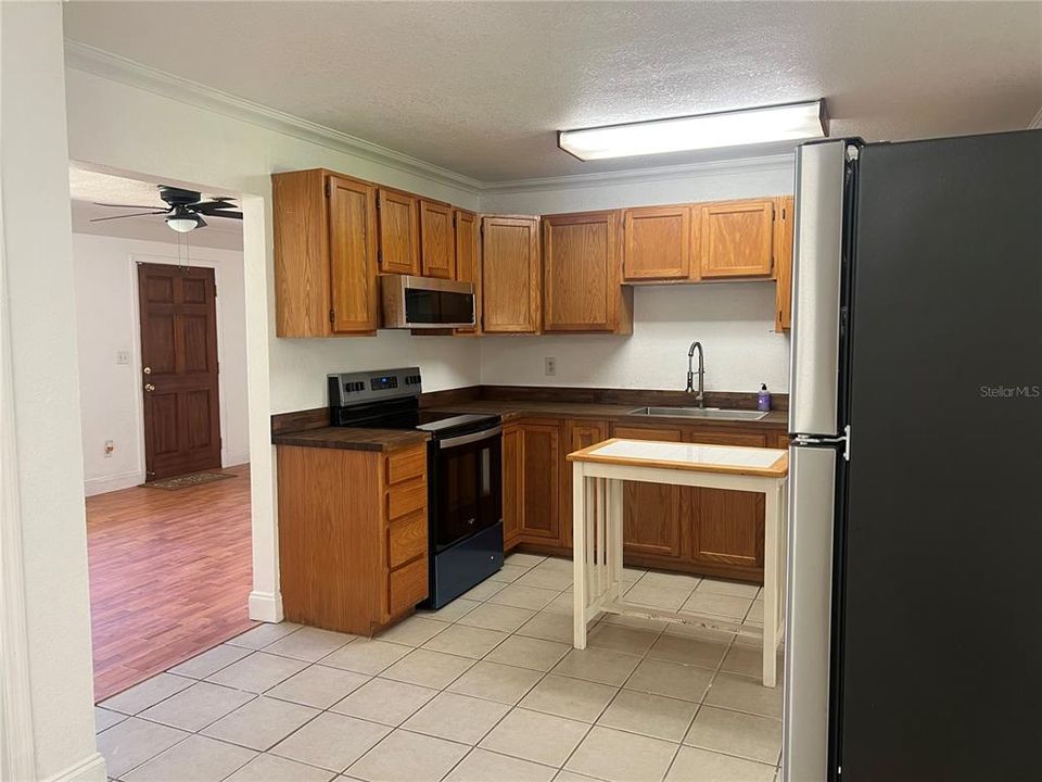 Activo con contrato: $199,000 (3 camas, 1 baños, 1318 Pies cuadrados)