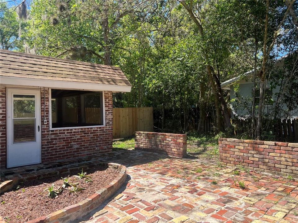 Activo con contrato: $199,000 (3 camas, 1 baños, 1318 Pies cuadrados)