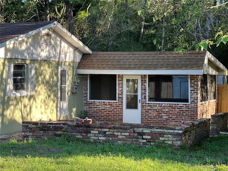 Activo con contrato: $199,000 (3 camas, 1 baños, 1318 Pies cuadrados)