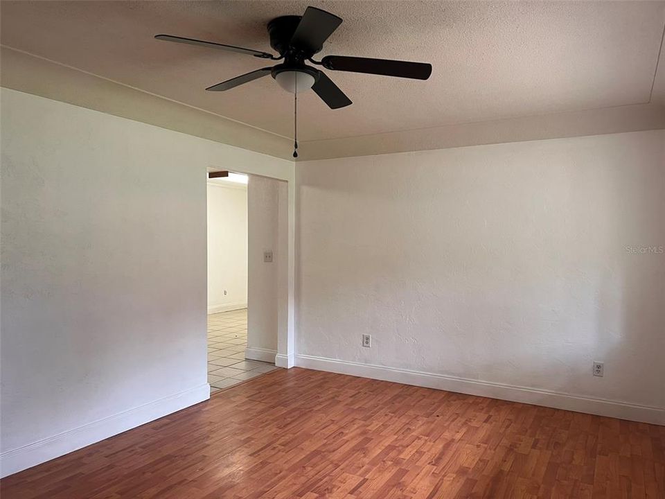 Activo con contrato: $199,000 (3 camas, 1 baños, 1318 Pies cuadrados)