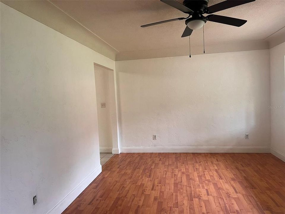 Activo con contrato: $199,000 (3 camas, 1 baños, 1318 Pies cuadrados)