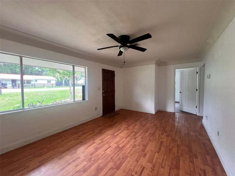 Activo con contrato: $199,000 (3 camas, 1 baños, 1318 Pies cuadrados)