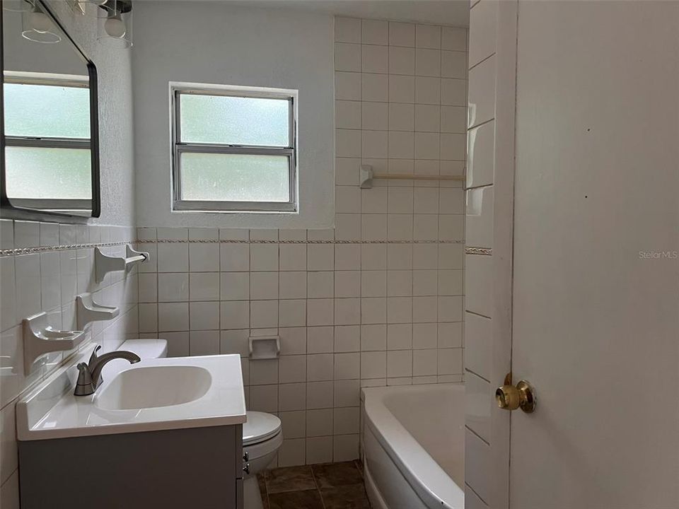 Activo con contrato: $199,000 (3 camas, 1 baños, 1318 Pies cuadrados)