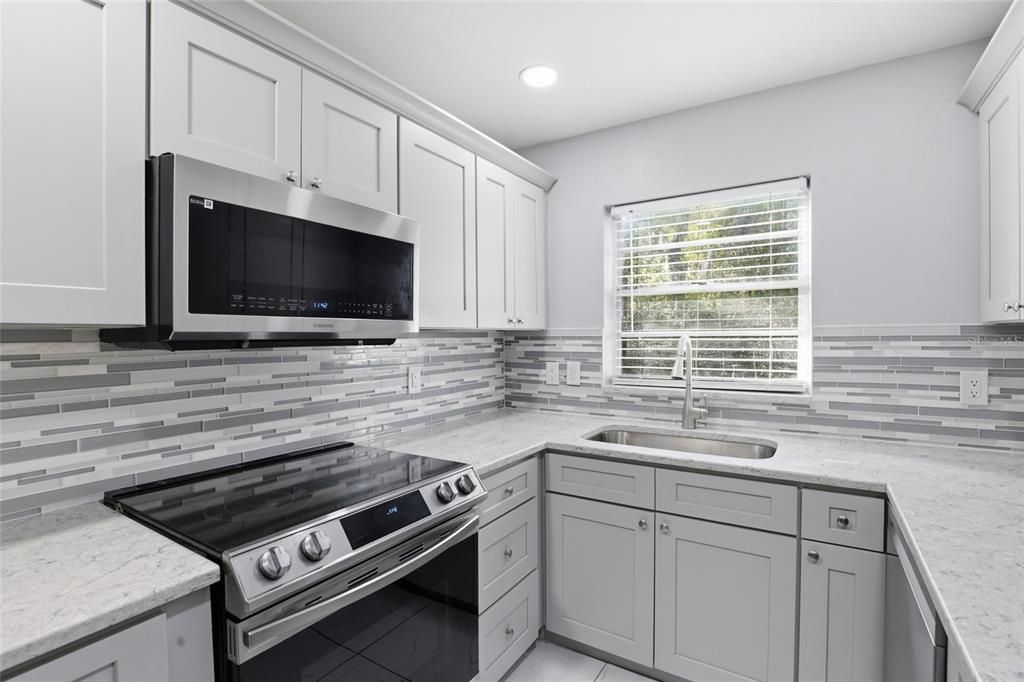 Activo con contrato: $249,000 (3 camas, 1 baños, 1106 Pies cuadrados)