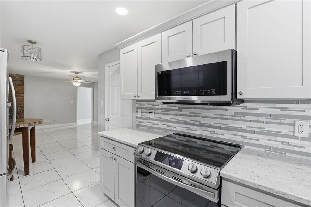 Activo con contrato: $249,000 (3 camas, 1 baños, 1106 Pies cuadrados)