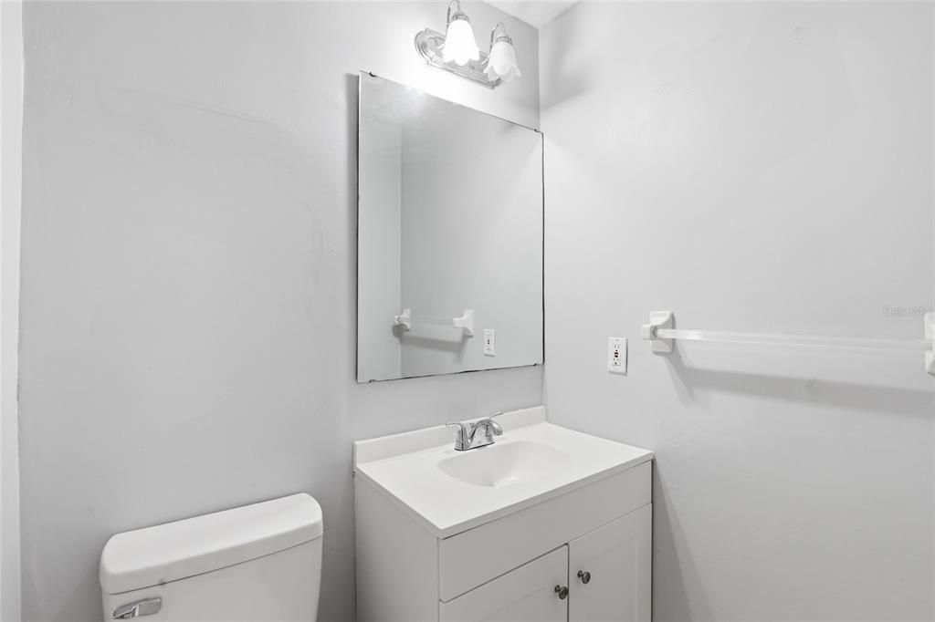 Activo con contrato: $249,000 (3 camas, 1 baños, 1106 Pies cuadrados)
