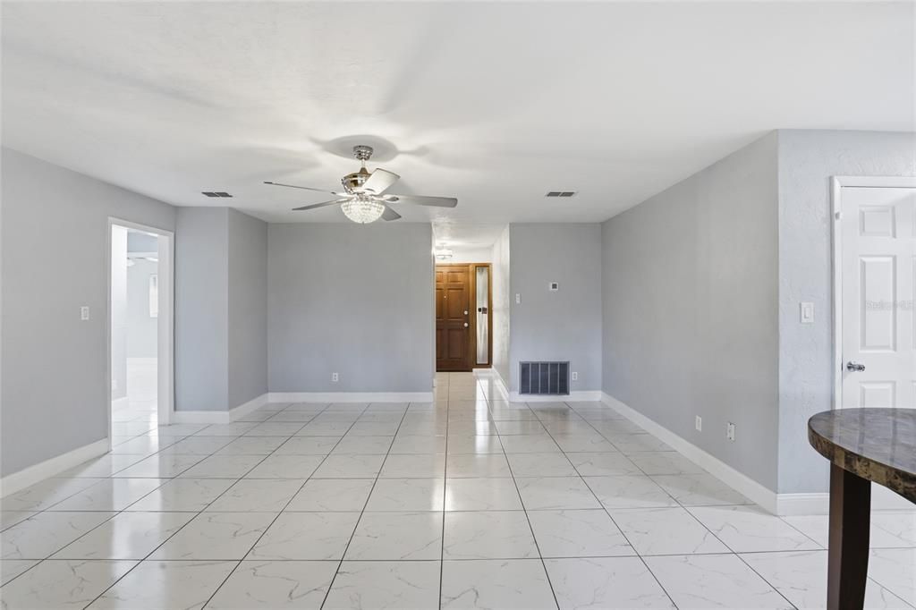 Activo con contrato: $249,000 (3 camas, 1 baños, 1106 Pies cuadrados)