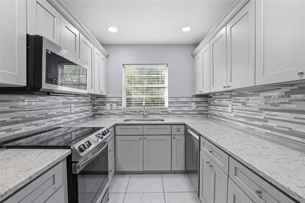Activo con contrato: $249,000 (3 camas, 1 baños, 1106 Pies cuadrados)