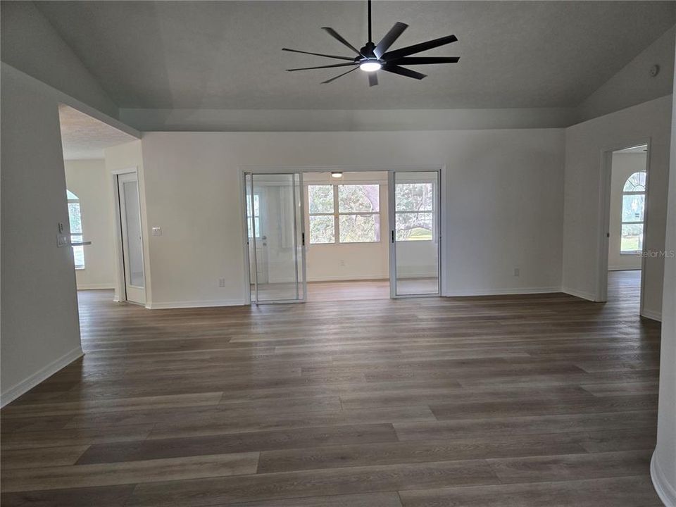 На продажу: $279,000 (3 спален, 2 ванн, 1694 Квадратных фут)