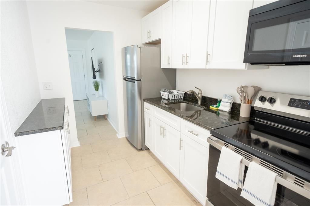 На продажу: $1,200,000 (4 спален, 0 ванн, 2113 Квадратных фут)