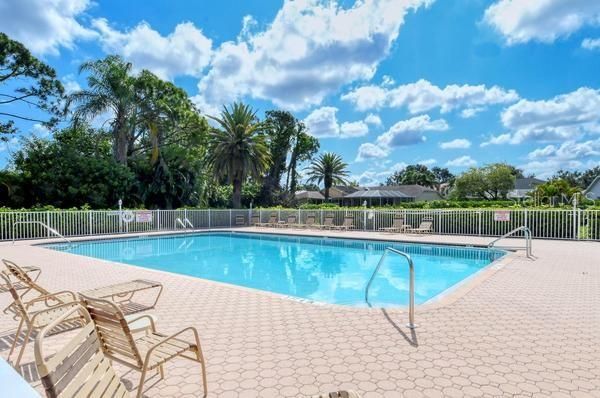 For Rent: $2,100 (2 beds, 2 baths, 2052 Square Feet)