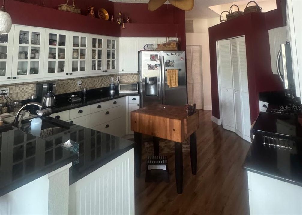 For Rent: $2,100 (2 beds, 2 baths, 2052 Square Feet)