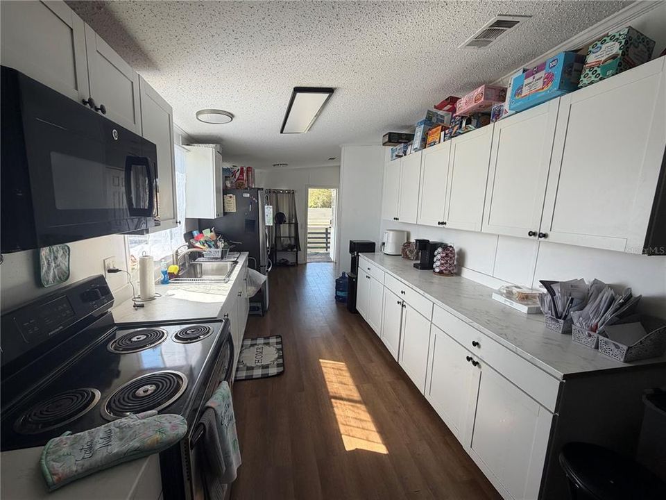 For Sale: $269,000 (3 beds, 2 baths, 1456 Square Feet)