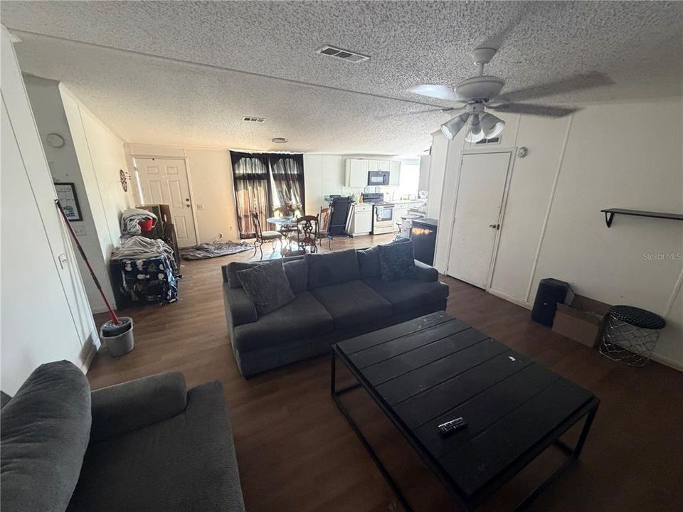 For Sale: $269,000 (3 beds, 2 baths, 1456 Square Feet)