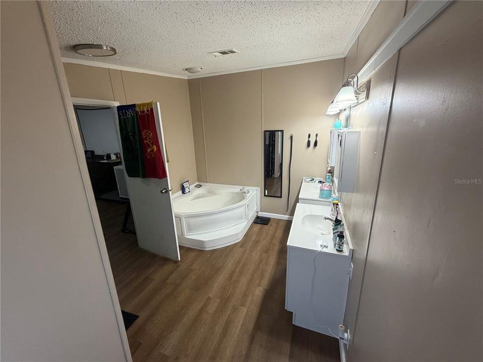 For Sale: $269,000 (3 beds, 2 baths, 1456 Square Feet)