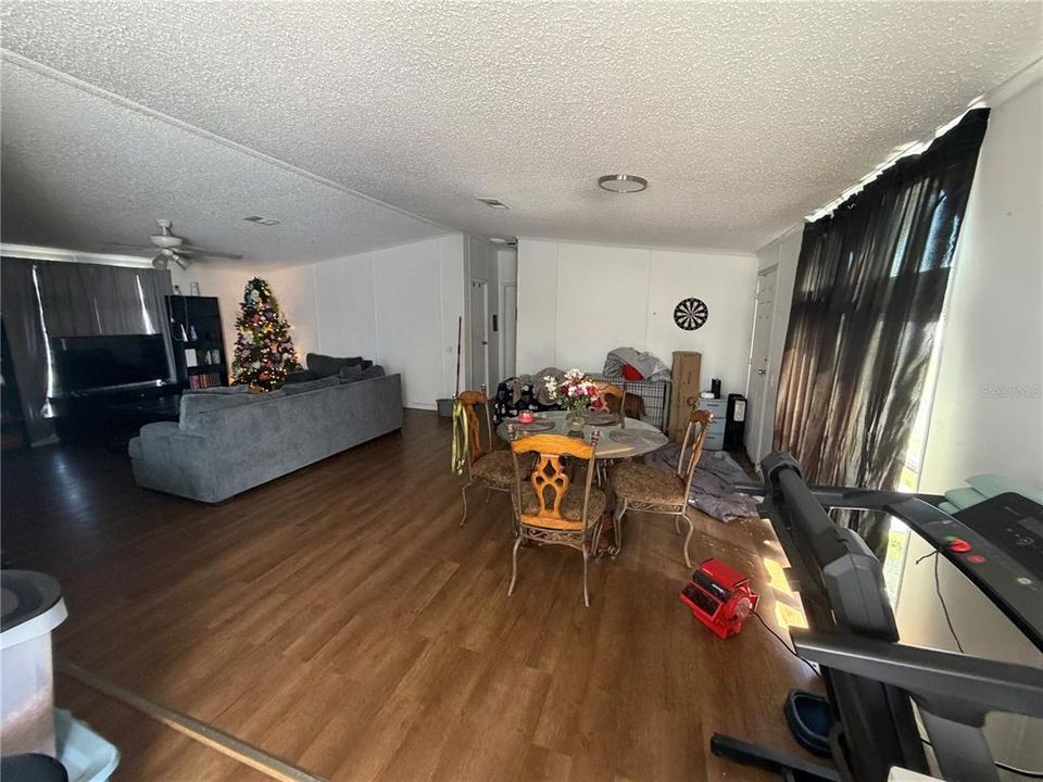 For Sale: $269,000 (3 beds, 2 baths, 1456 Square Feet)