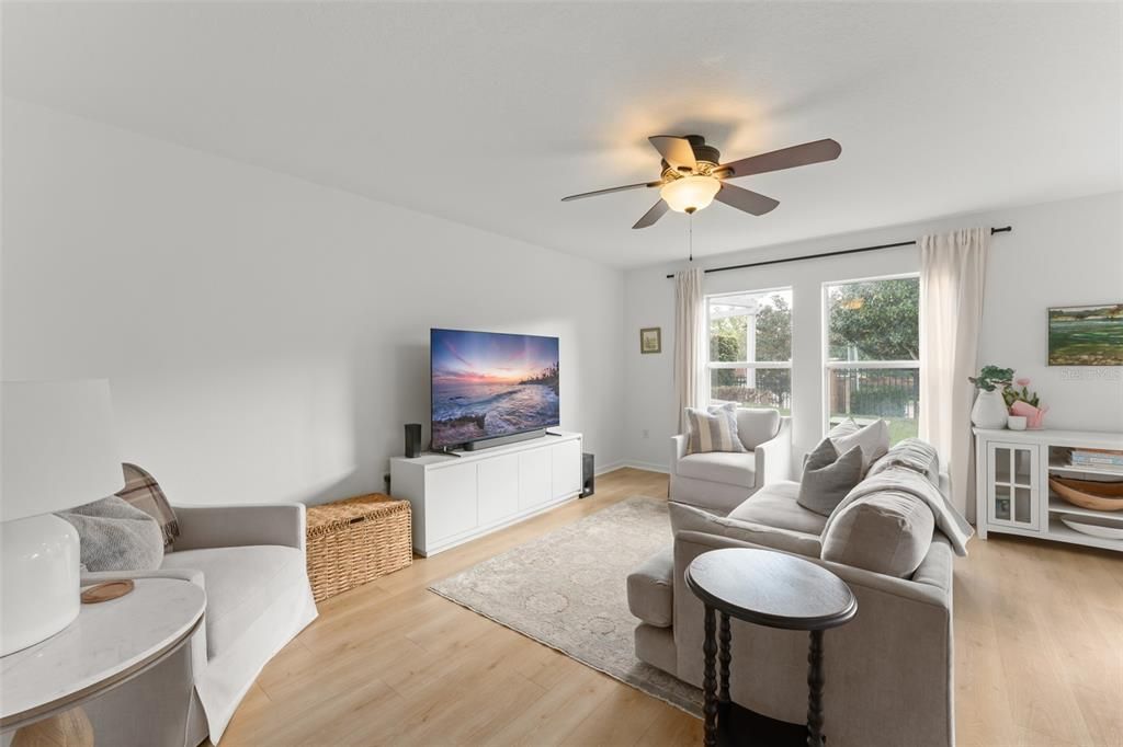 Activo con contrato: $359,900 (3 camas, 2 baños, 1590 Pies cuadrados)