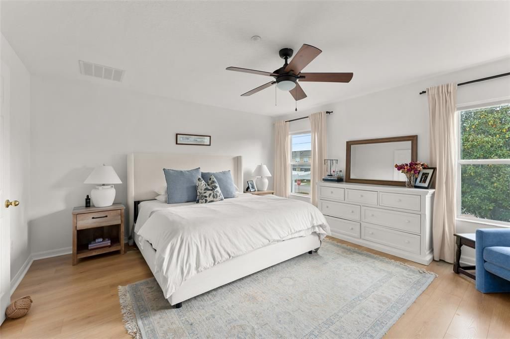 Activo con contrato: $359,900 (3 camas, 2 baños, 1590 Pies cuadrados)