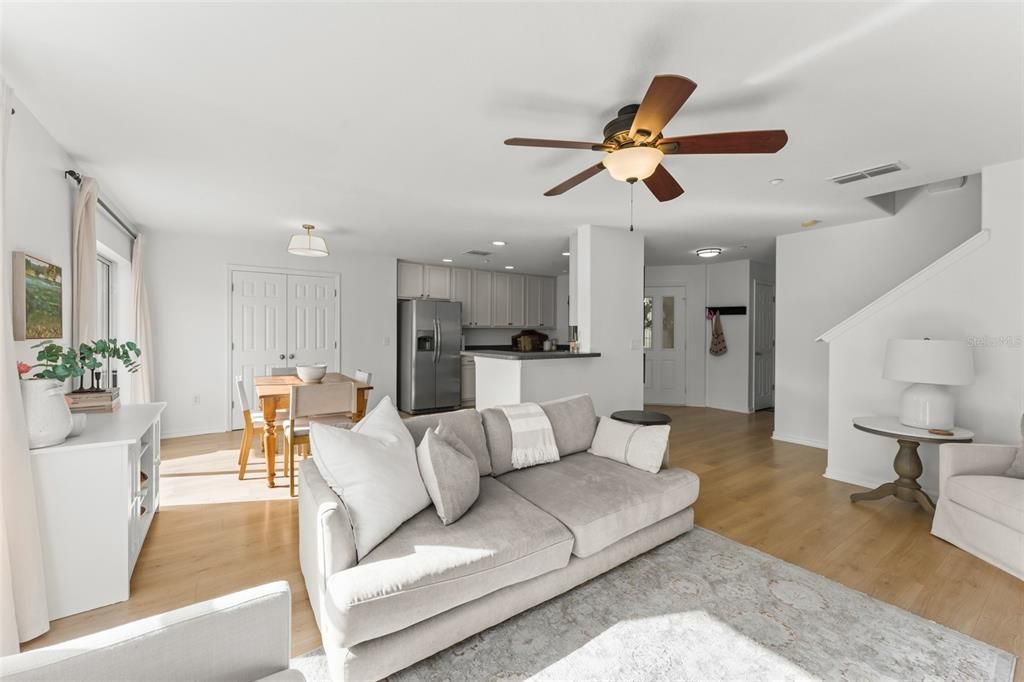 Activo con contrato: $359,900 (3 camas, 2 baños, 1590 Pies cuadrados)