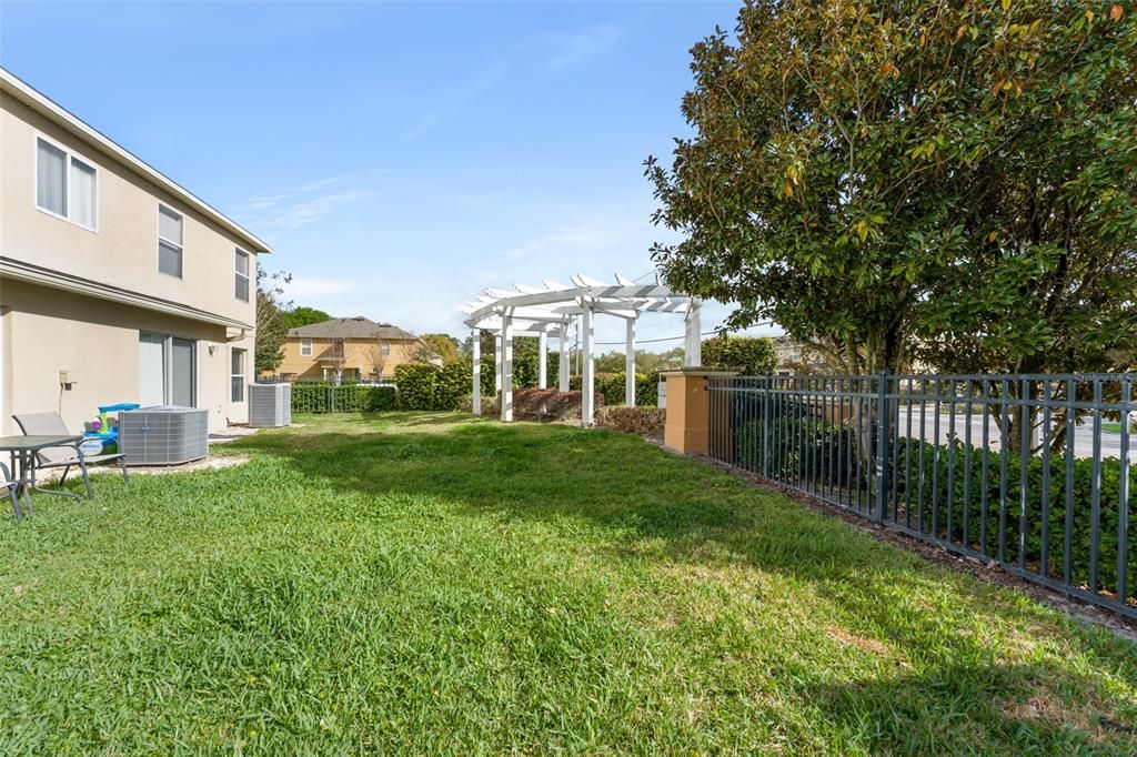 Activo con contrato: $359,900 (3 camas, 2 baños, 1590 Pies cuadrados)