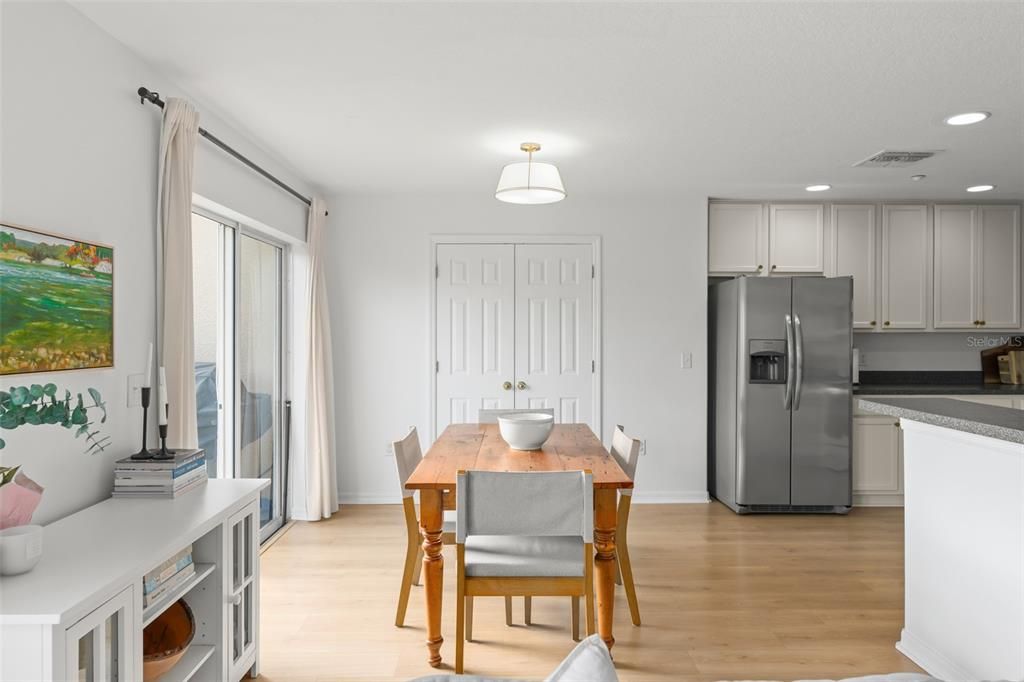 Activo con contrato: $359,900 (3 camas, 2 baños, 1590 Pies cuadrados)